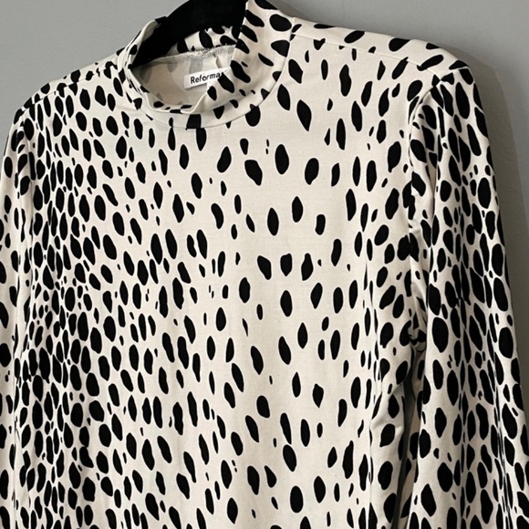 Like New Reformation Bailey White Cheetah Mock Neck Top XS - Picture 4 of 7